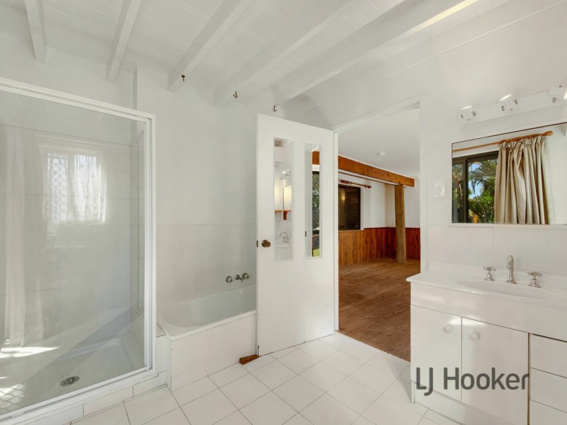 27 Sayre Crescent, Boyne Island QLD 4680