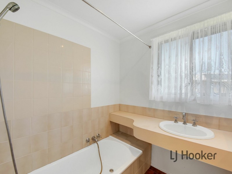 27 Sayre Crescent, Boyne Island QLD 4680