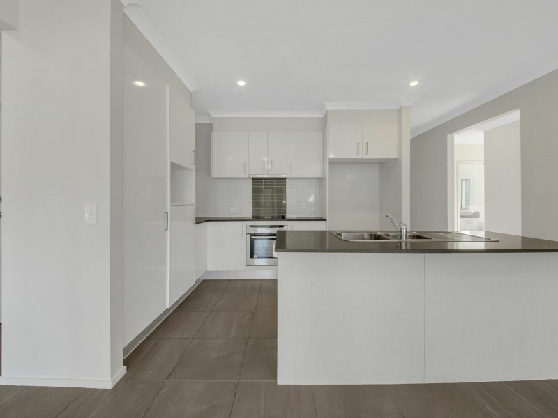 27 Clover Crescent, Boyne Island QLD 4680