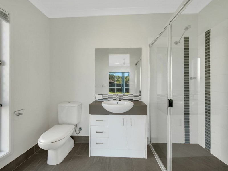 27 Clover Crescent, Boyne Island QLD 4680