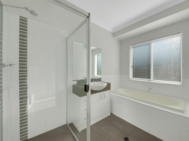 27 Clover Crescent, Boyne Island QLD 4680
