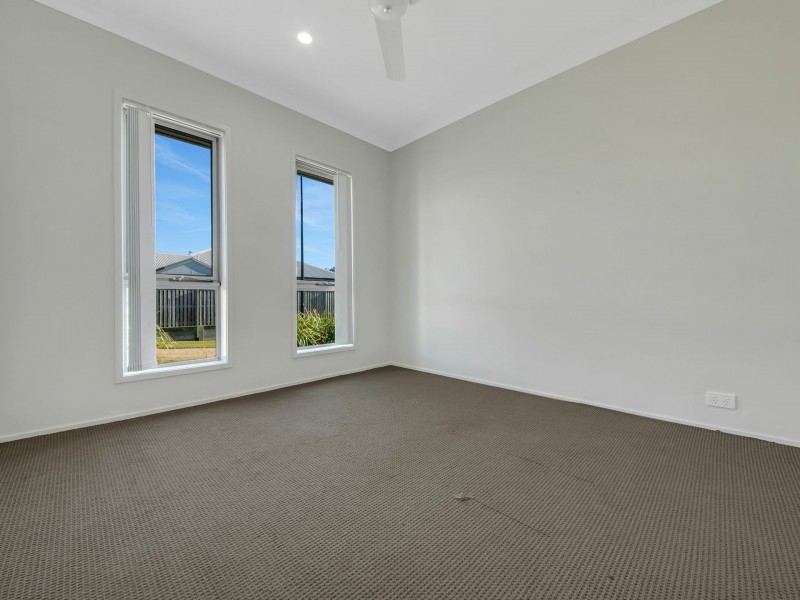 27 Clover Crescent, Boyne Island QLD 4680