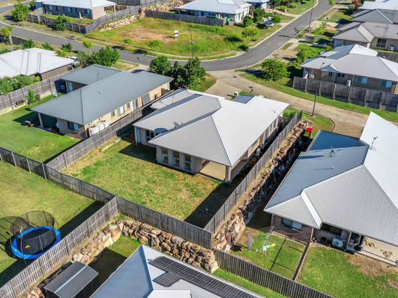 27 Clover Crescent, Boyne Island QLD 4680