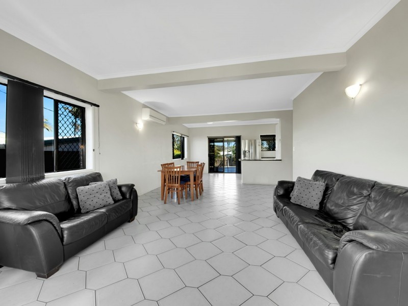7 The Esplanade, Barney Point QLD 4680