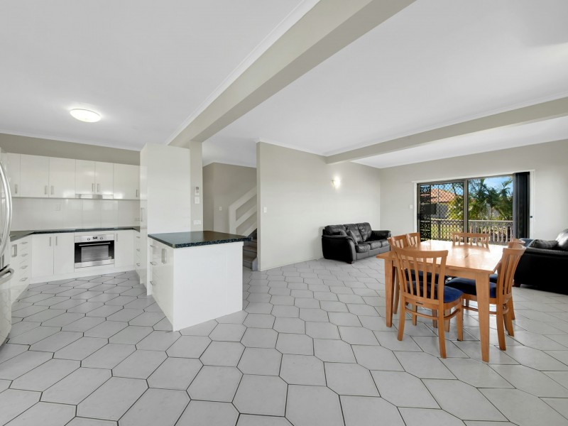 7 The Esplanade, Barney Point QLD 4680