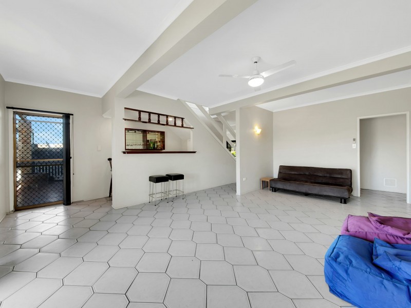 7 The Esplanade, Barney Point QLD 4680