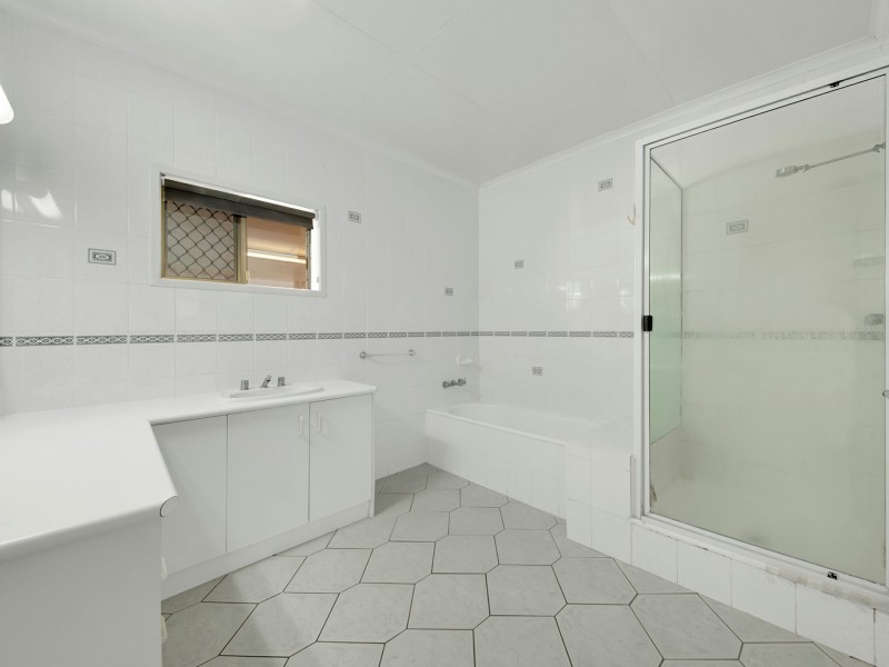 7 The Esplanade, Barney Point QLD 4680