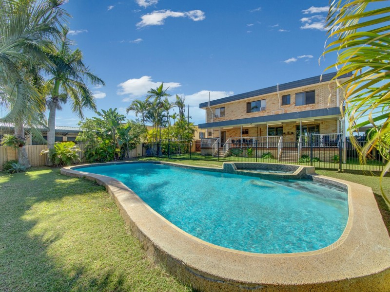 7 The Esplanade, Barney Point QLD 4680