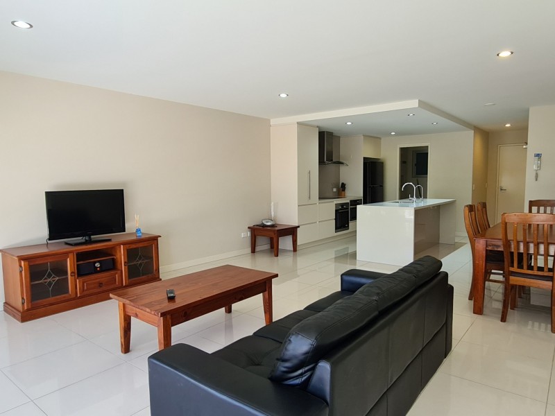2/2 The Promanade, Boyne Island QLD 4680
