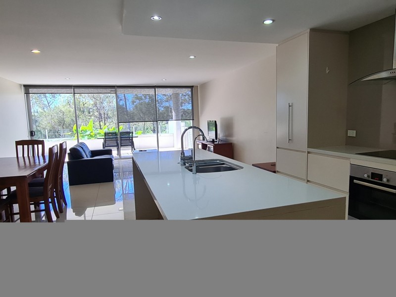 2/2 The Promanade, Boyne Island QLD 4680