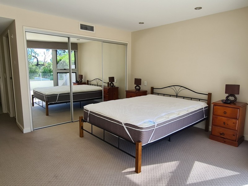 2/2 The Promanade, Boyne Island QLD 4680