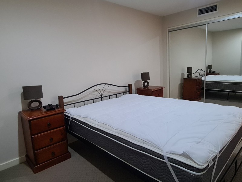 2/2 The Promanade, Boyne Island QLD 4680