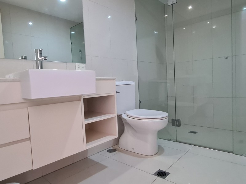 2/2 The Promanade, Boyne Island QLD 4680