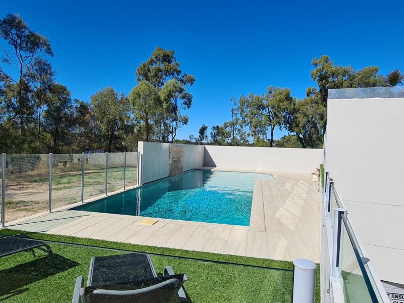 2/2 The Promanade, Boyne Island QLD 4680
