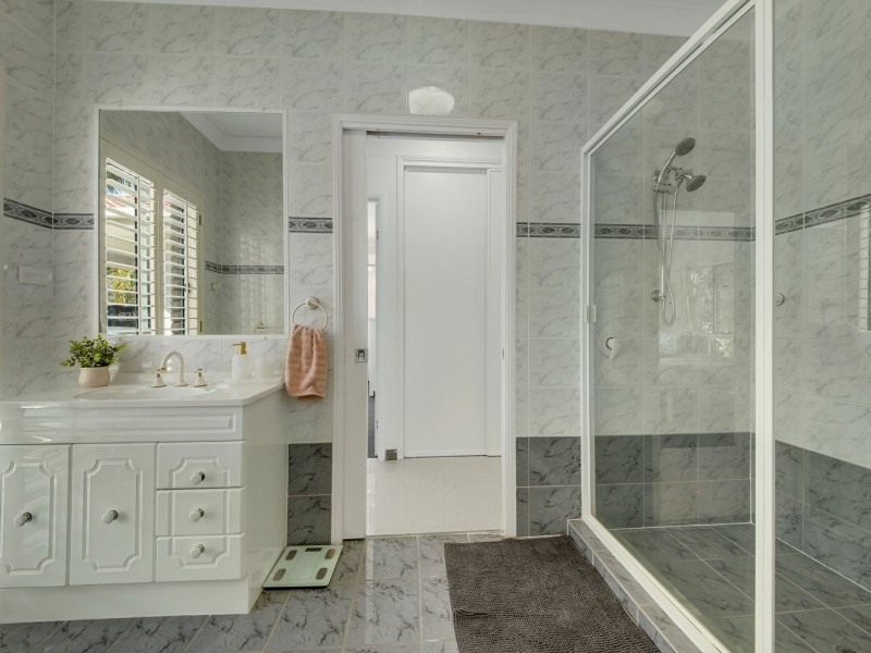 36 Helen Crescent, Wurdong Heights QLD 4680