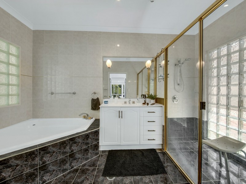 36 Helen Crescent, Wurdong Heights QLD 4680