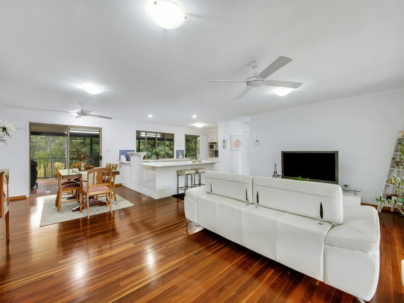 10 Benowa Court, Boyne Island QLD 4680