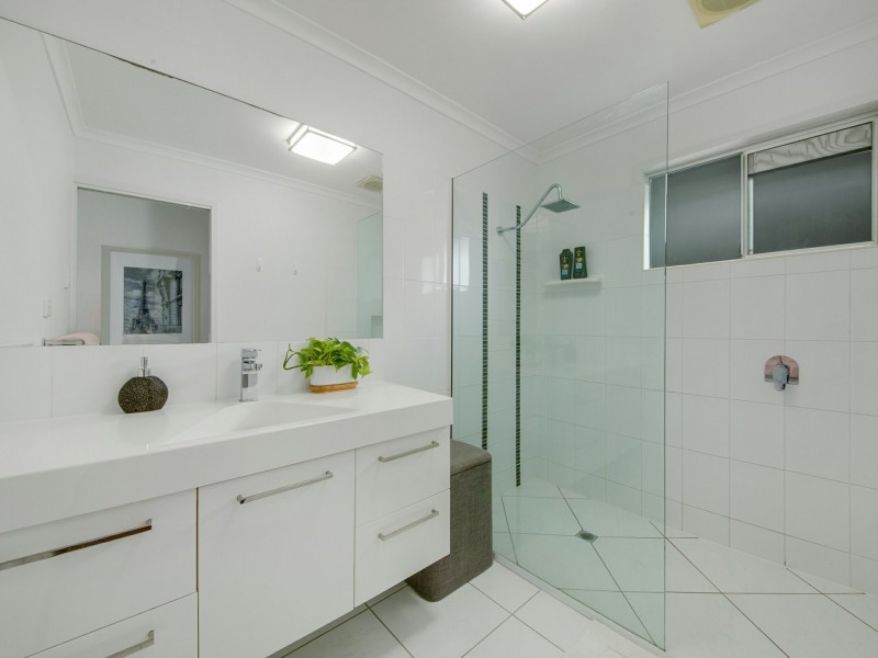 10 Benowa Court, Boyne Island QLD 4680