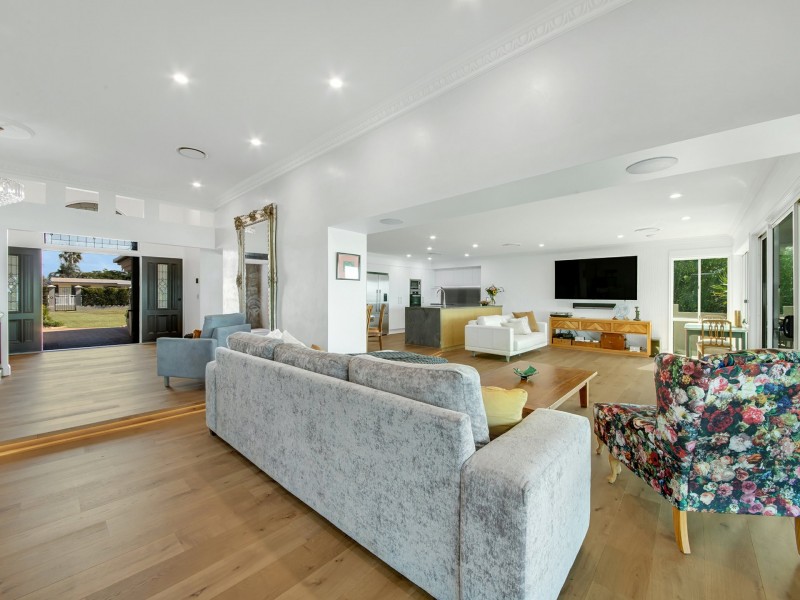 6 The Esplanade, Barney Point QLD 4680