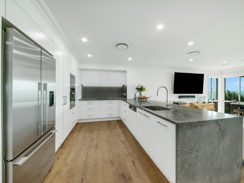 6 The Esplanade, Barney Point QLD 4680