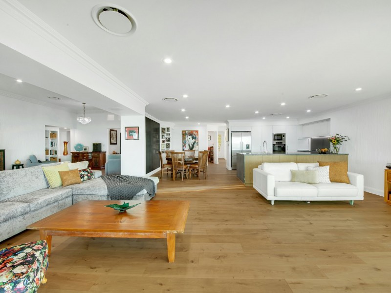 6 The Esplanade, Barney Point QLD 4680