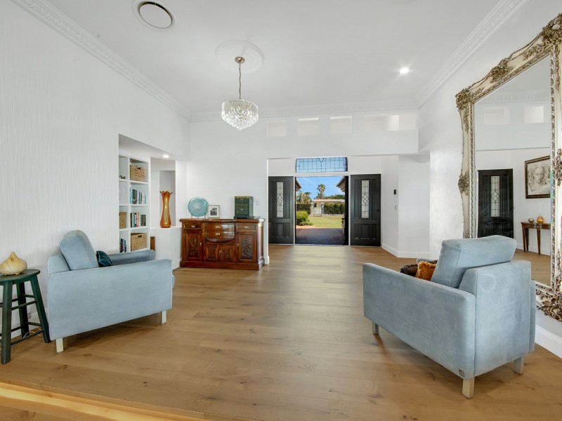 6 The Esplanade, Barney Point QLD 4680