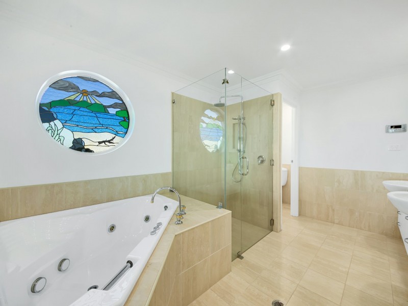 6 The Esplanade, Barney Point QLD 4680