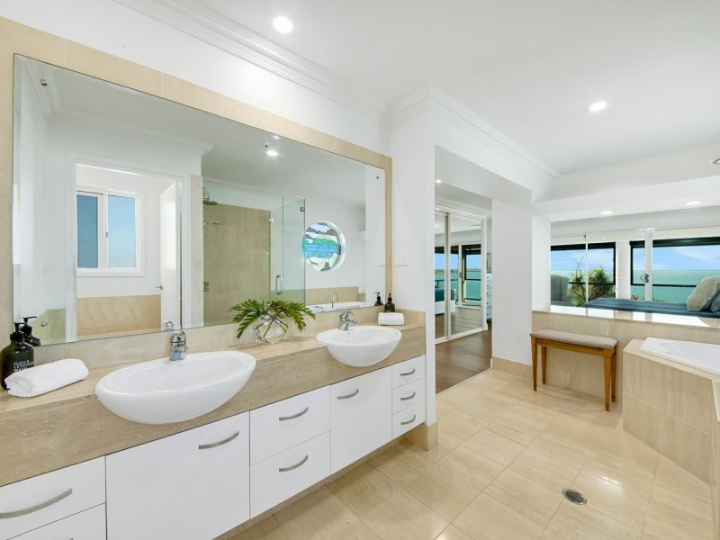 6 The Esplanade, Barney Point QLD 4680