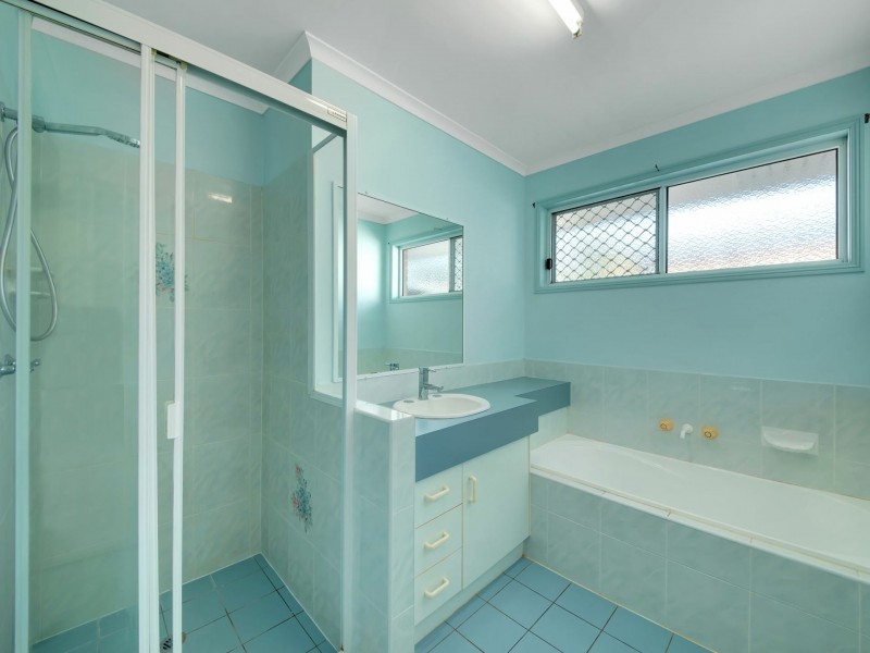 6 Yaraan Court, Boyne Island QLD 4680