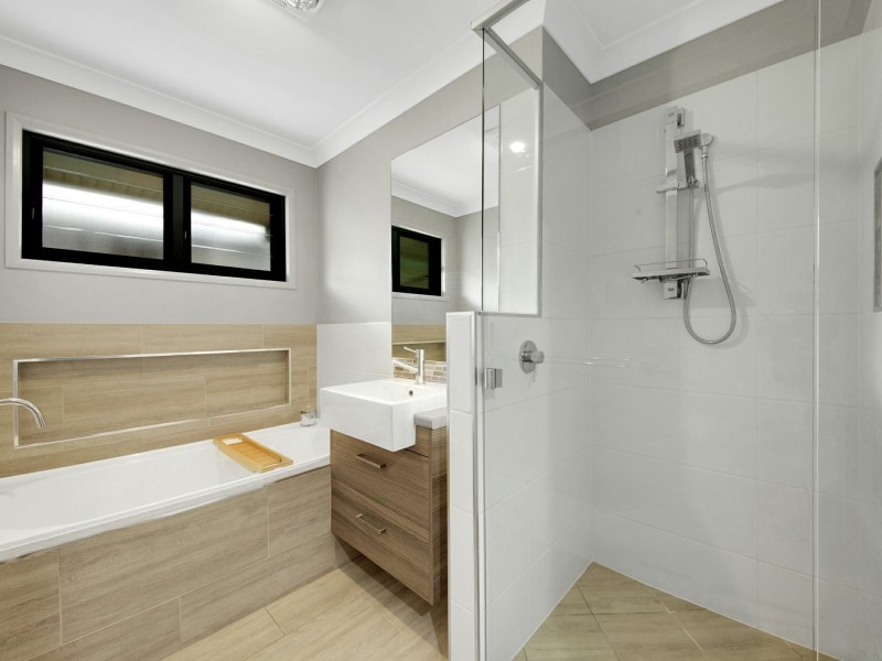 40 Koolivoo Parade, Boyne Island QLD 4680