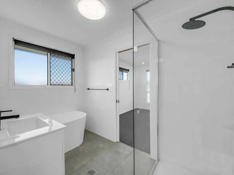 54 Emmadale Drive, New Auckland QLD 4680