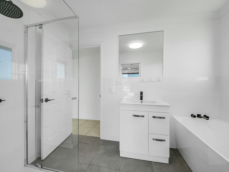 54 Emmadale Drive, New Auckland QLD 4680