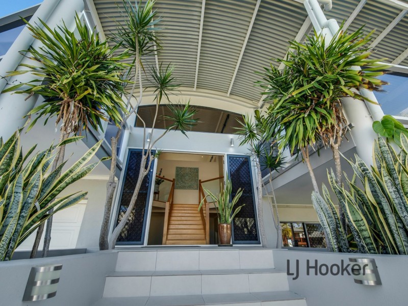 12 Lighthouse Drive, Boyne Island QLD 4680