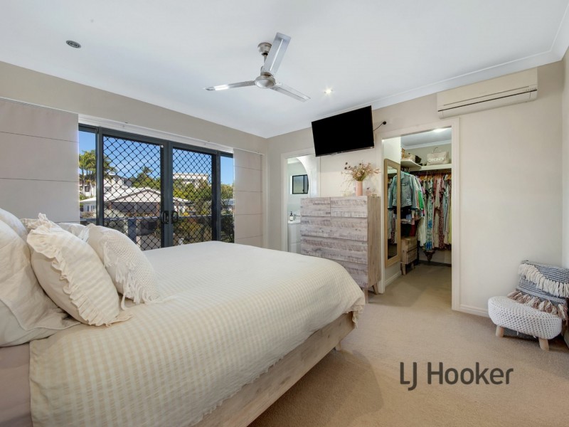 12 Lighthouse Drive, Boyne Island QLD 4680