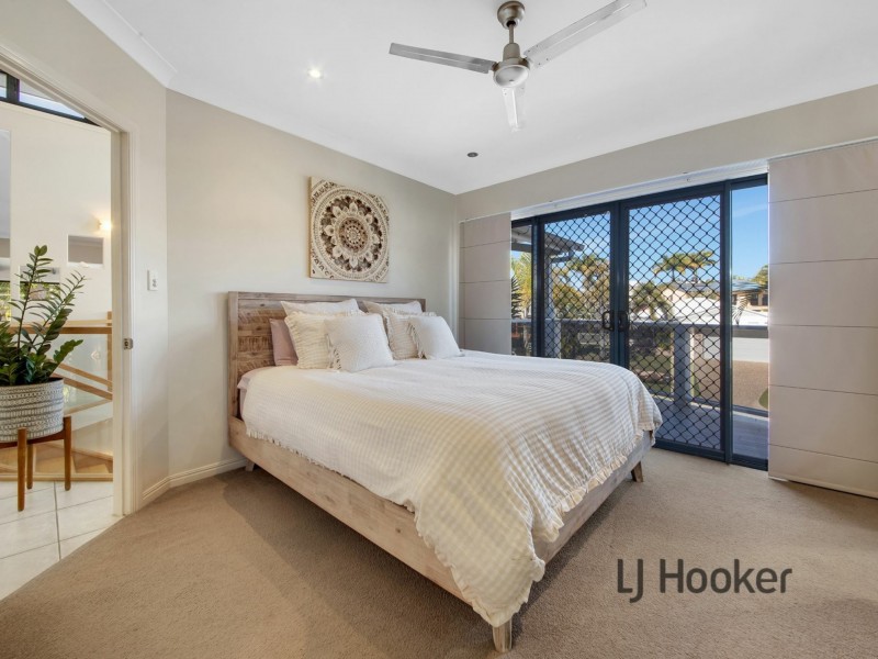 12 Lighthouse Drive, Boyne Island QLD 4680