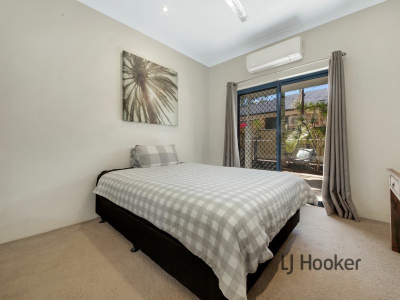 12 Lighthouse Drive, Boyne Island QLD 4680