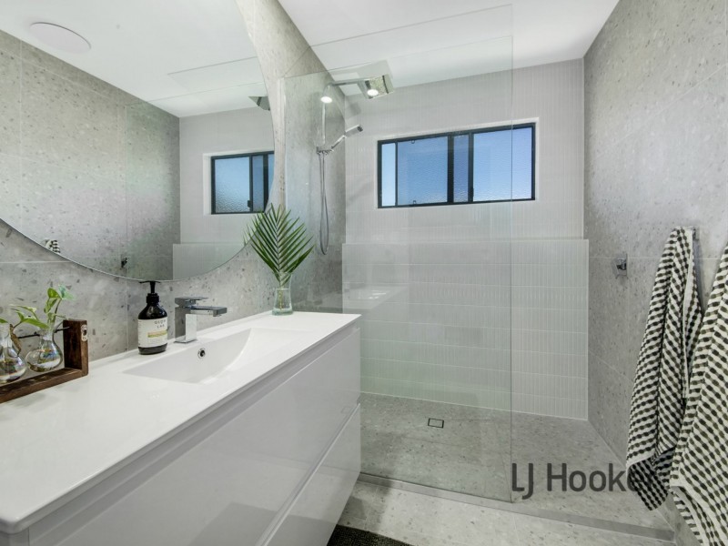 12 Lighthouse Drive, Boyne Island QLD 4680