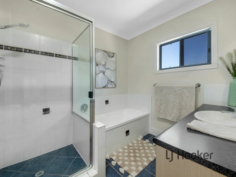 12 Lighthouse Drive, Boyne Island QLD 4680