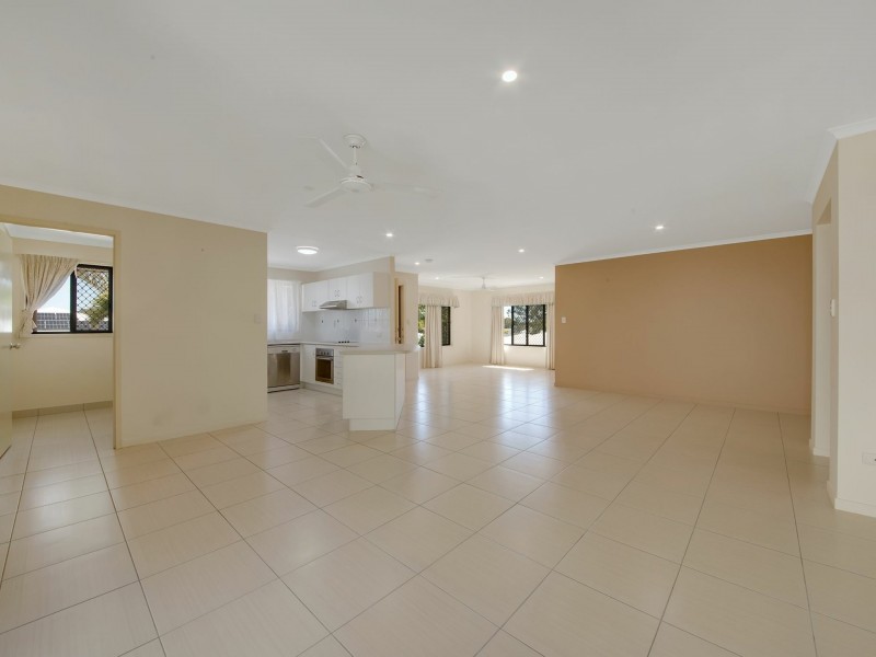 1/11 Golf View Drive, Boyne Island QLD 4680