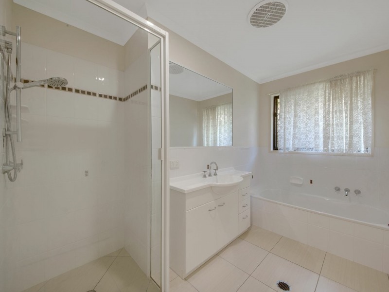 1/11 Golf View Drive, Boyne Island QLD 4680