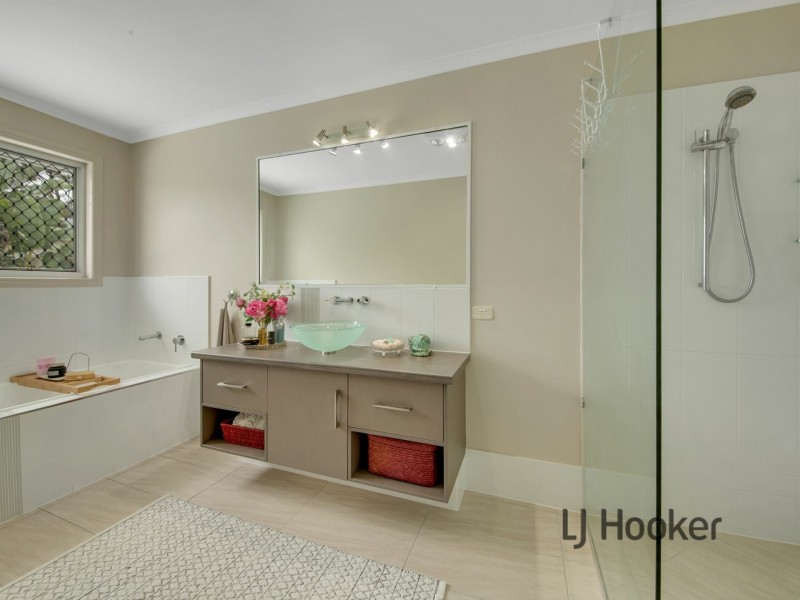 16 Lighthouse Drive, Boyne Island QLD 4680