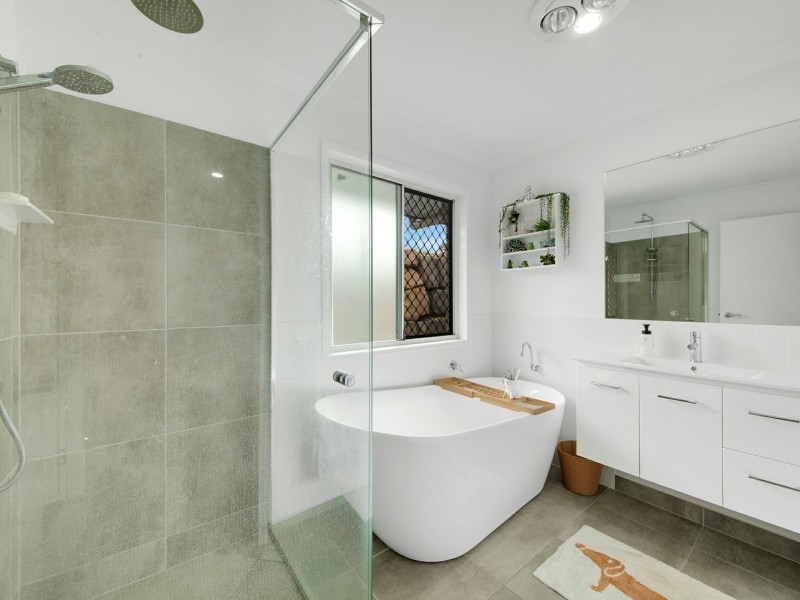 1 Boondooma Court, Boyne Island QLD 4680