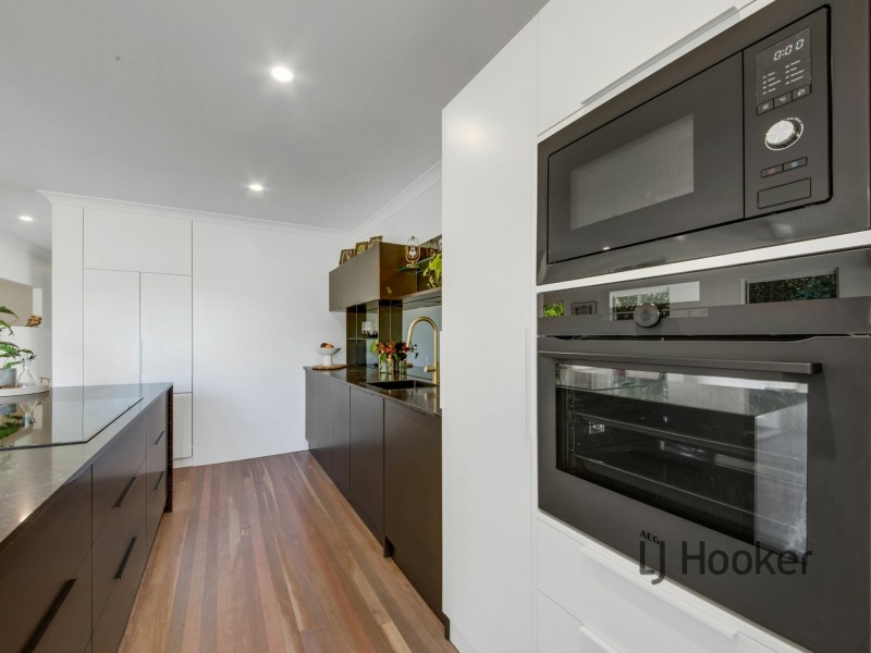 12 Alkina Crescent, Boyne Island QLD 4680