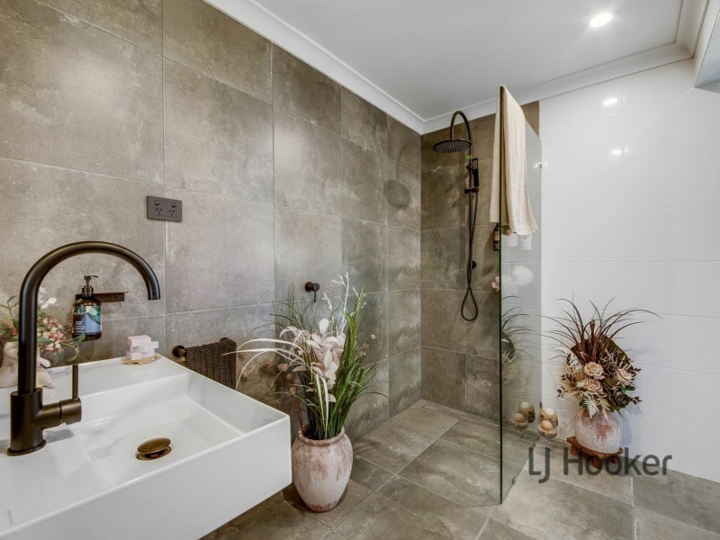 12 Alkina Crescent, Boyne Island QLD 4680