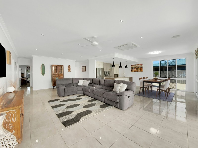 15 Riverside Drive, Tannum Sands QLD 4680