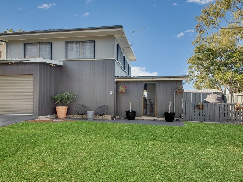 2 Island Esplanade, Boyne Island QLD 4680