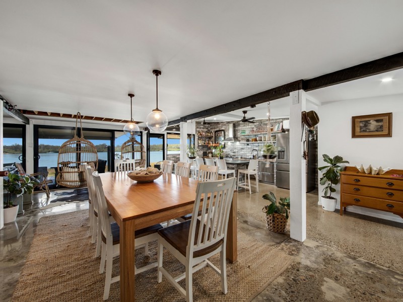 2 Island Esplanade, Boyne Island QLD 4680