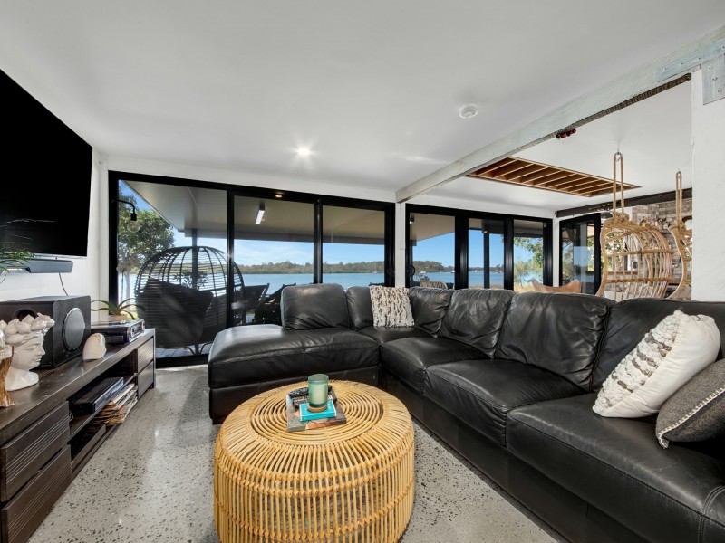 2 Island Esplanade, Boyne Island QLD 4680