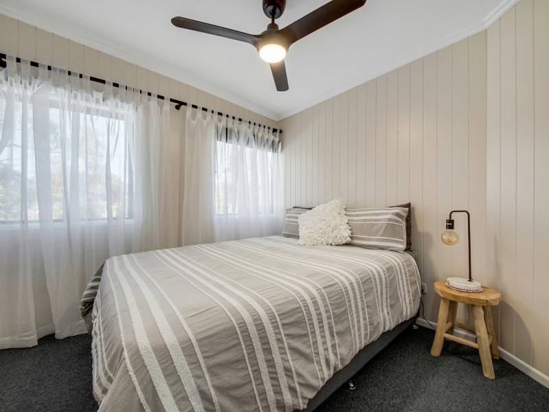 2 Island Esplanade, Boyne Island QLD 4680