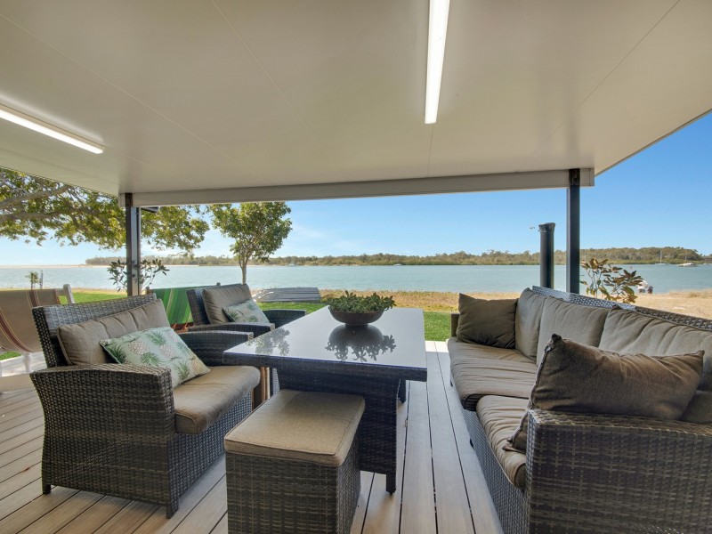 2 Island Esplanade, Boyne Island QLD 4680